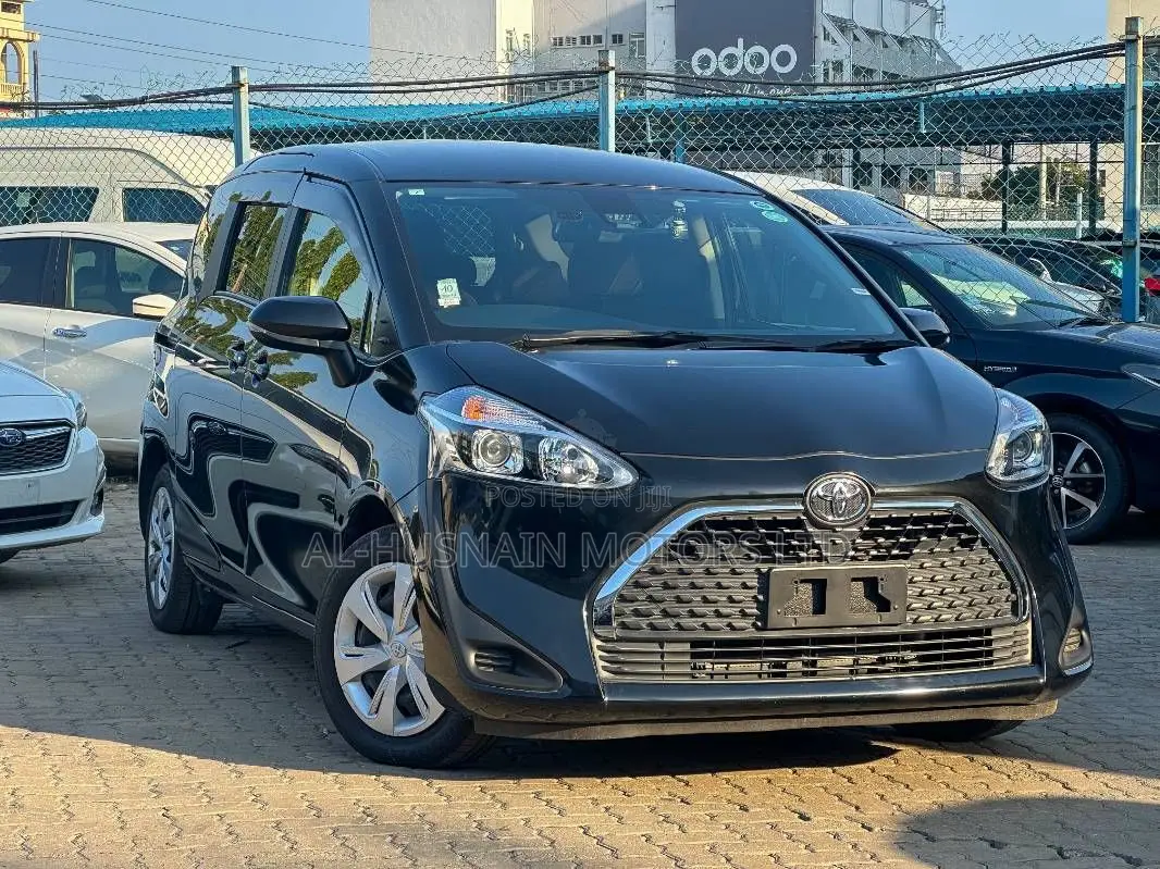 Toyota Sienta 1.5 FWD 2019 Brown