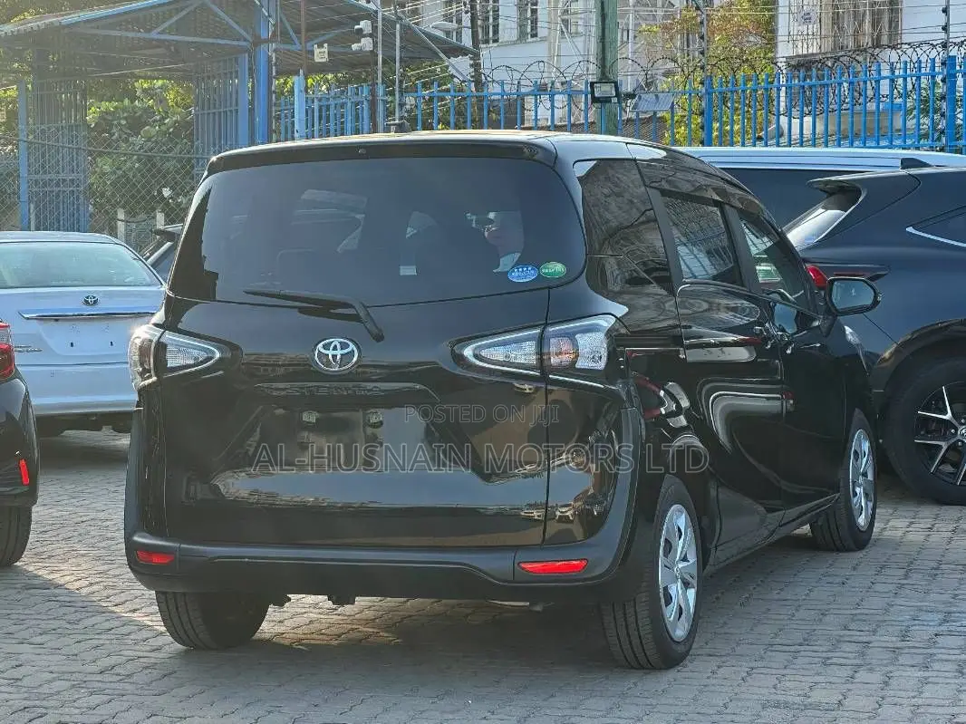 Toyota Sienta 1.5 FWD 2019 Brown
