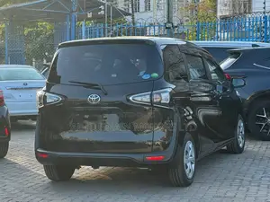 Toyota Sienta 1.5 FWD 2019 Brown