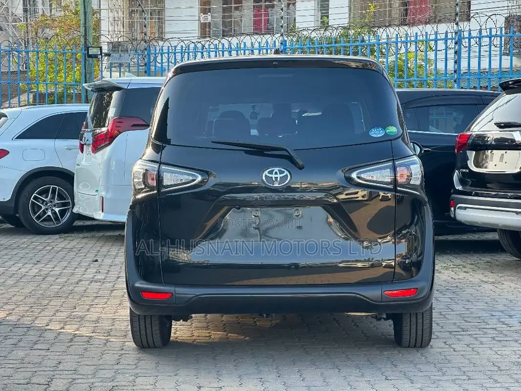 Toyota Sienta 1.5 FWD 2019 Brown