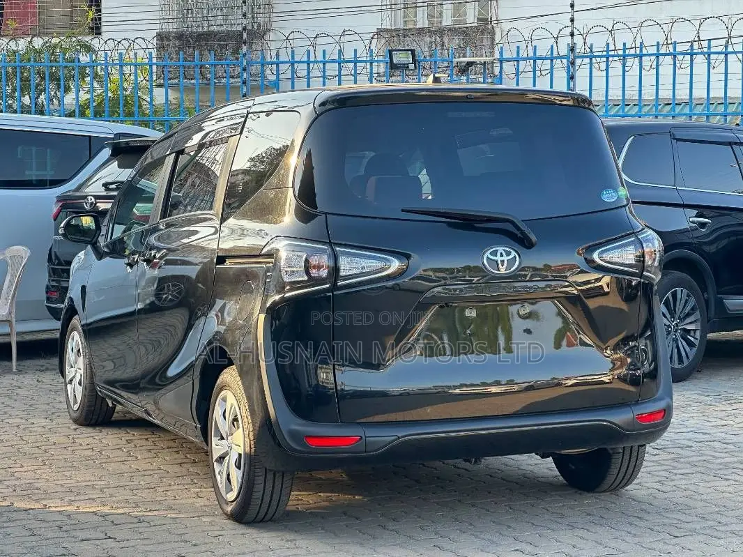 Toyota Sienta 1.5 FWD 2019 Brown