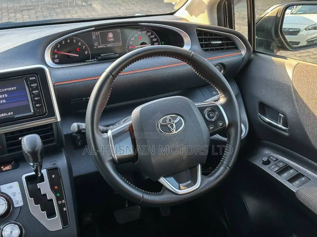 Toyota Sienta 1.5 FWD 2019 Brown