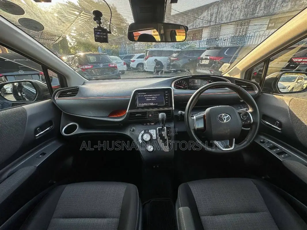 Toyota Sienta 1.5 FWD 2019 Brown
