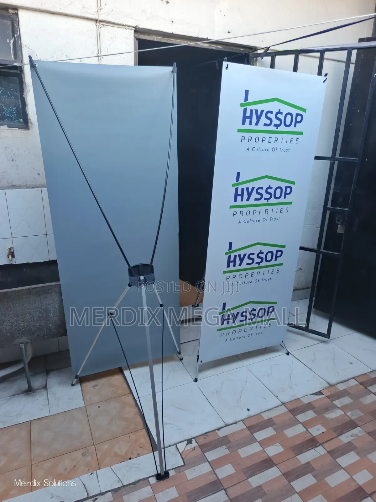 A002, X-Banner, Banners