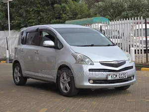 Toyota Ractis 2010 Silver