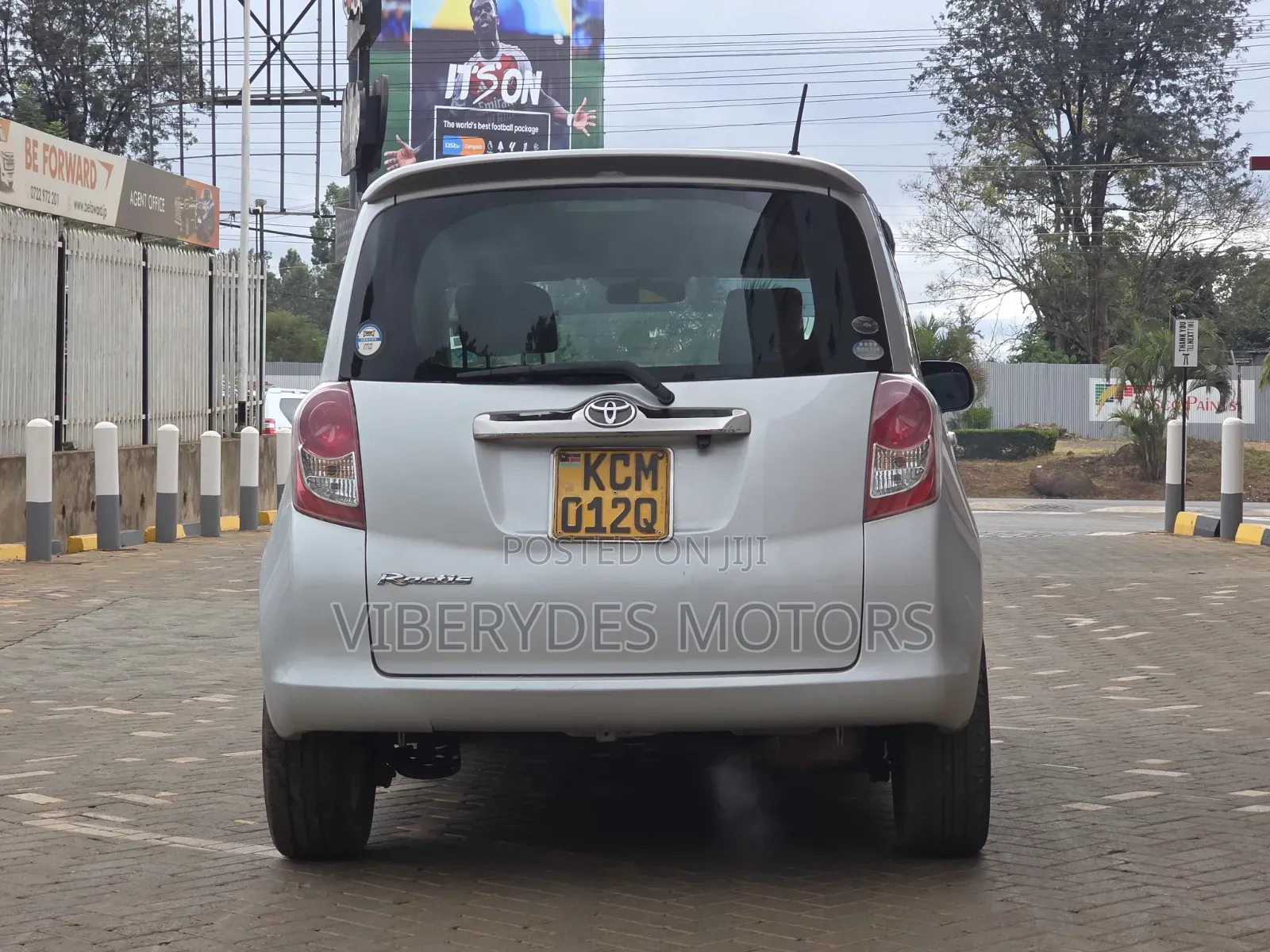 Toyota Ractis 2010 Silver