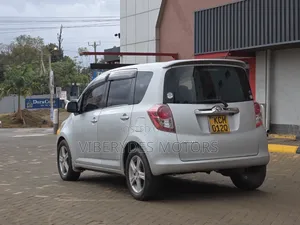 Toyota Ractis 2010 Silver