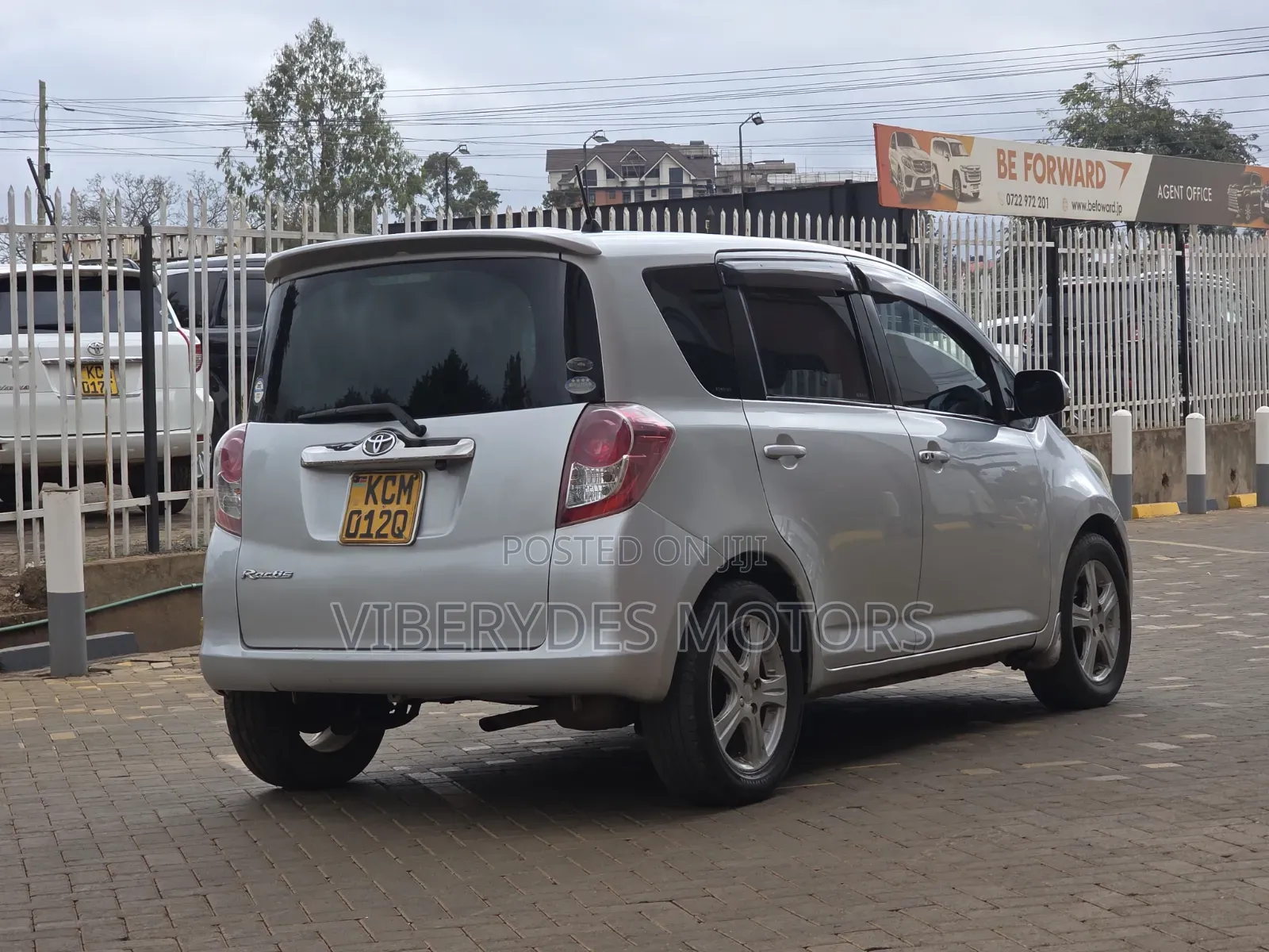 Toyota Ractis 2010 Silver