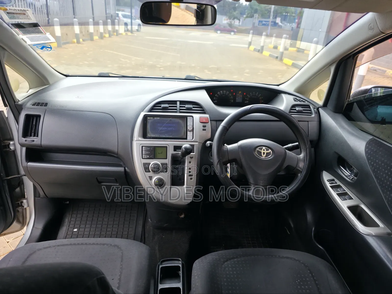 Toyota Ractis 2010 Silver