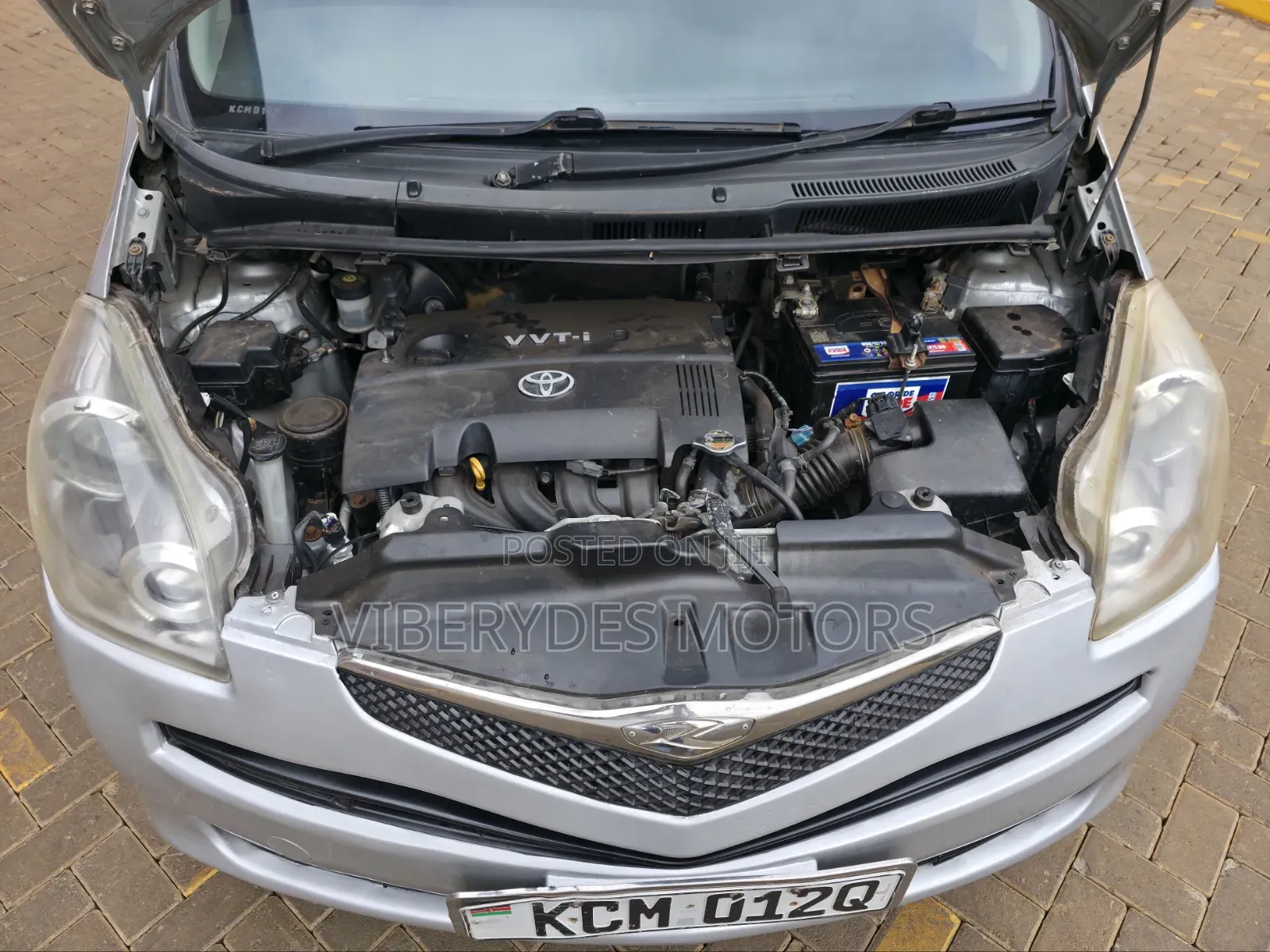 Toyota Ractis 2010 Silver