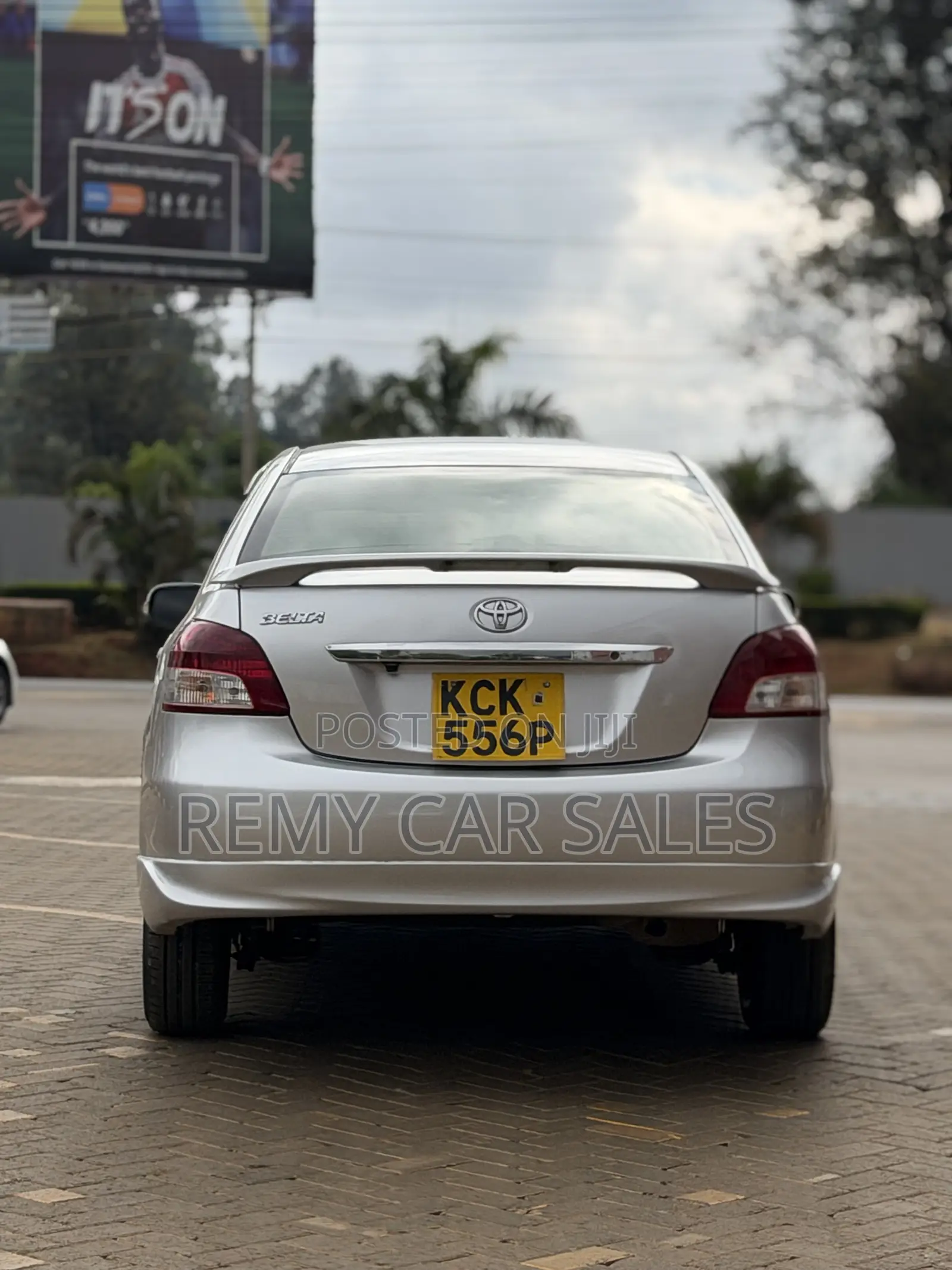 Toyota Belta 2009 Silver
