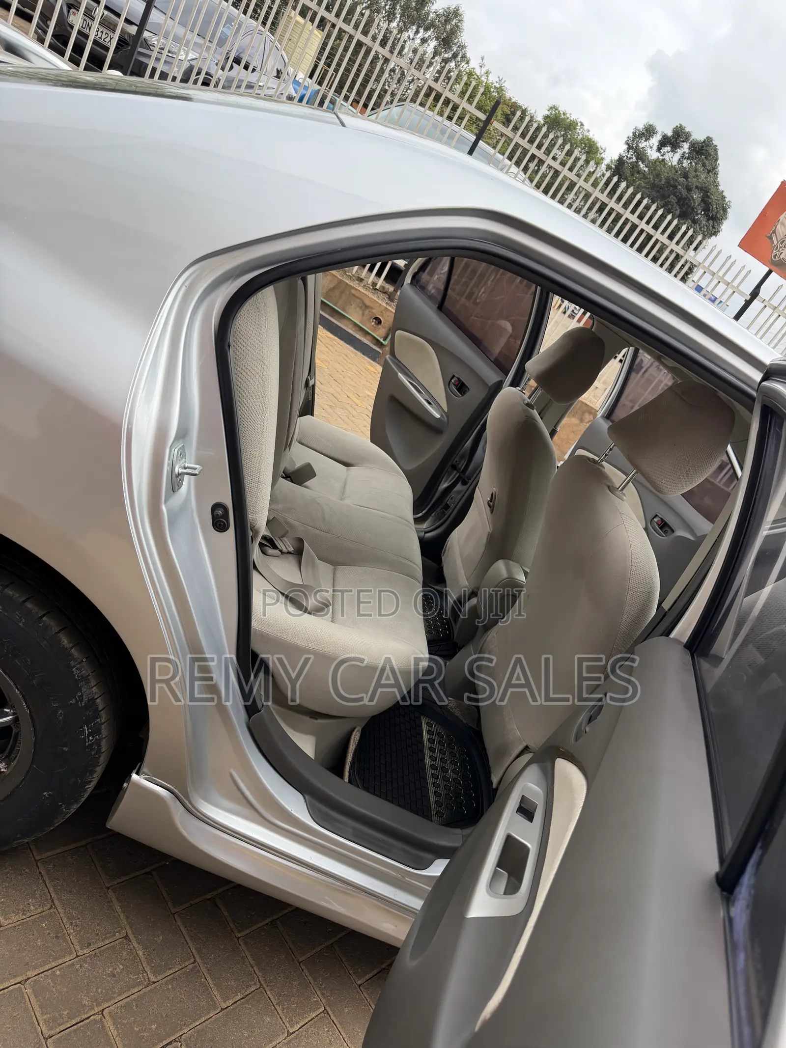 Toyota Belta 2009 Silver
