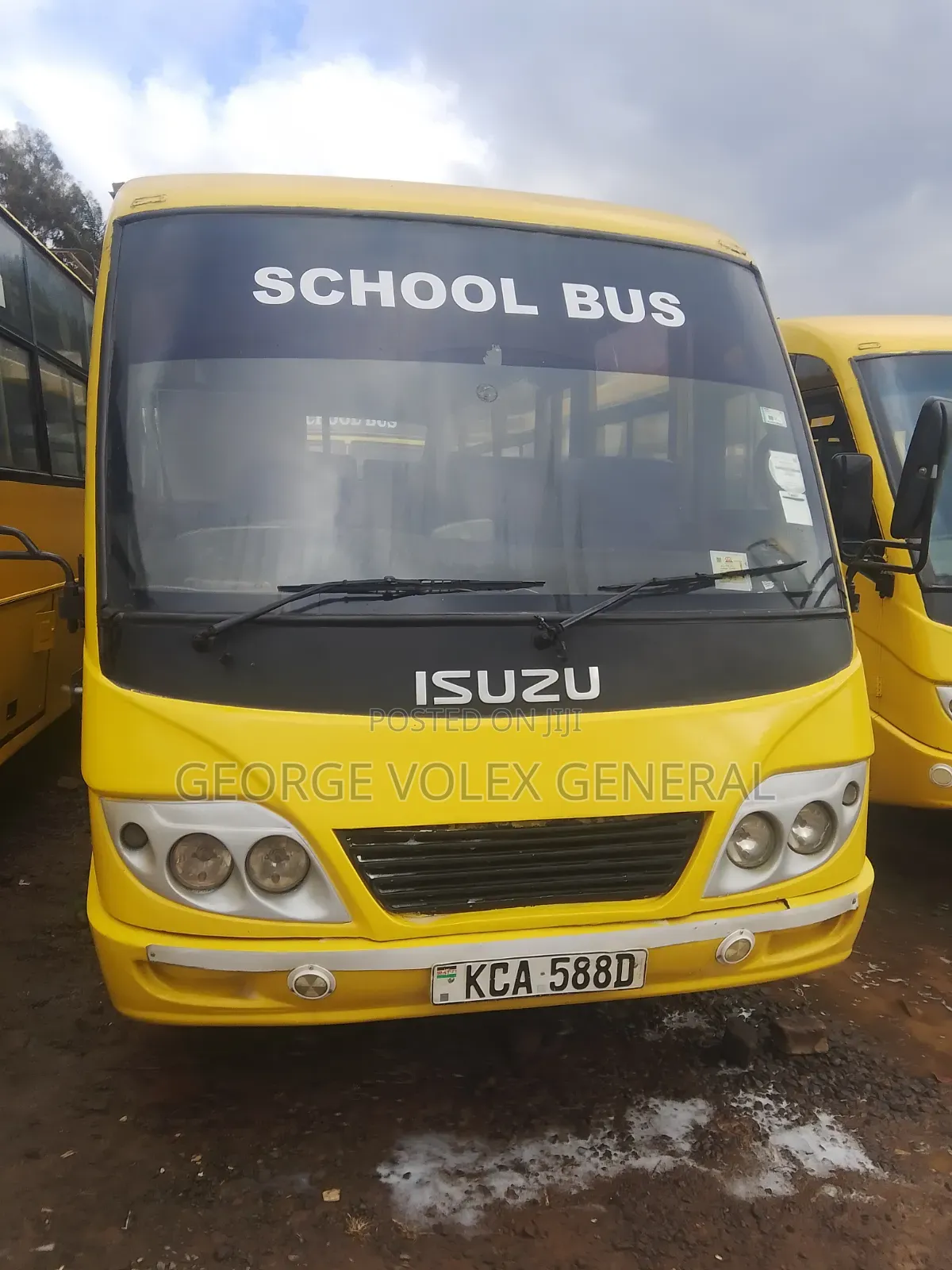 Isuzu NQR 2015 Yellow