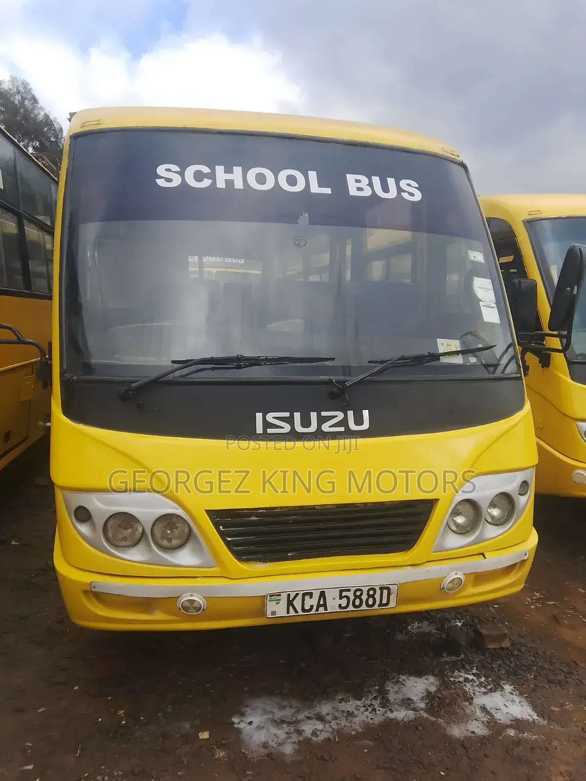 Isuzu NQR 2015 Yellow