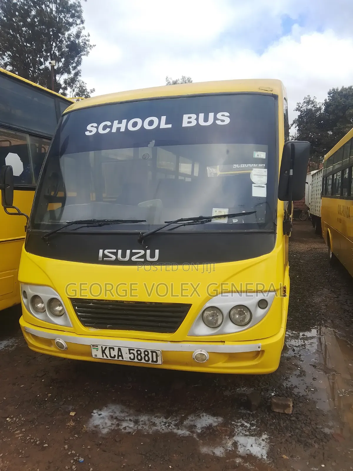 Isuzu NQR 2015 Yellow