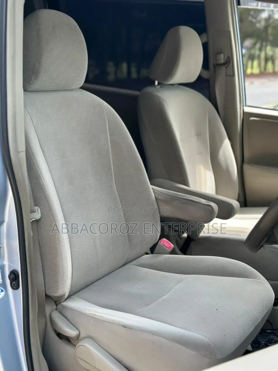 Toyota Noah 2012