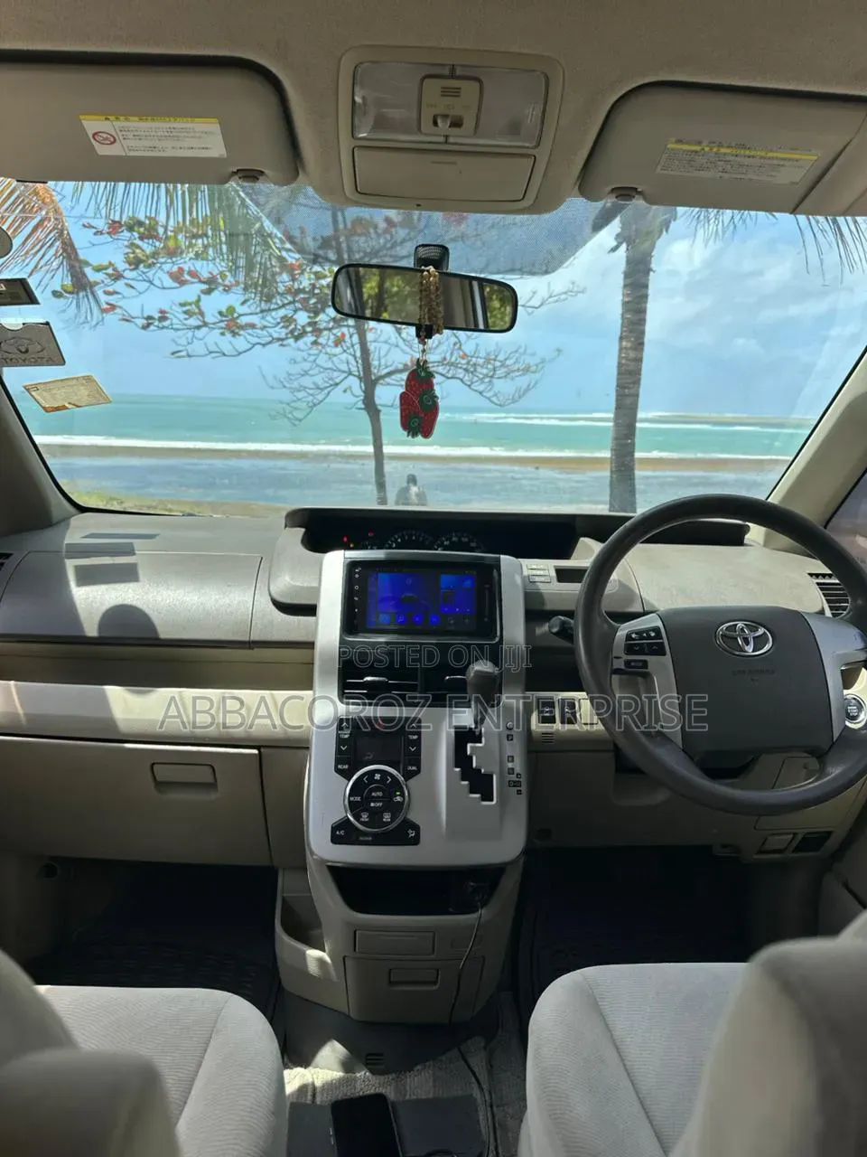 Toyota Noah 2012