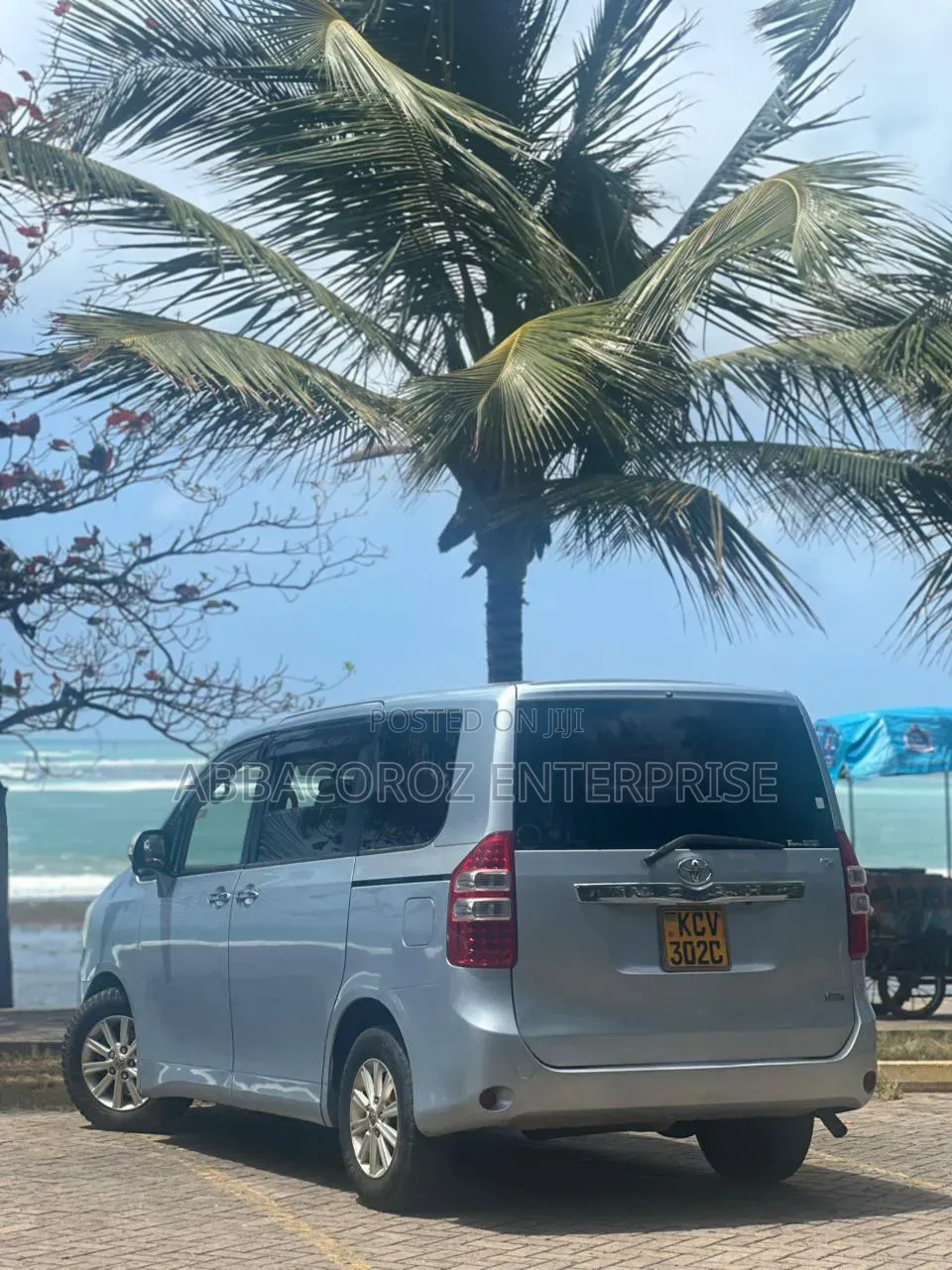 Toyota Noah 2012