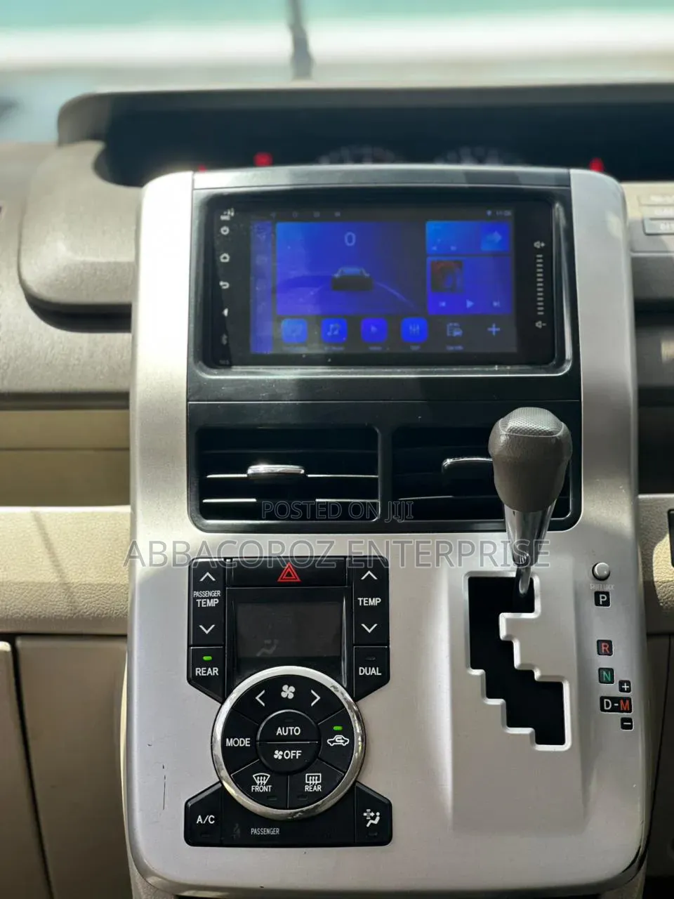 Toyota Noah 2012