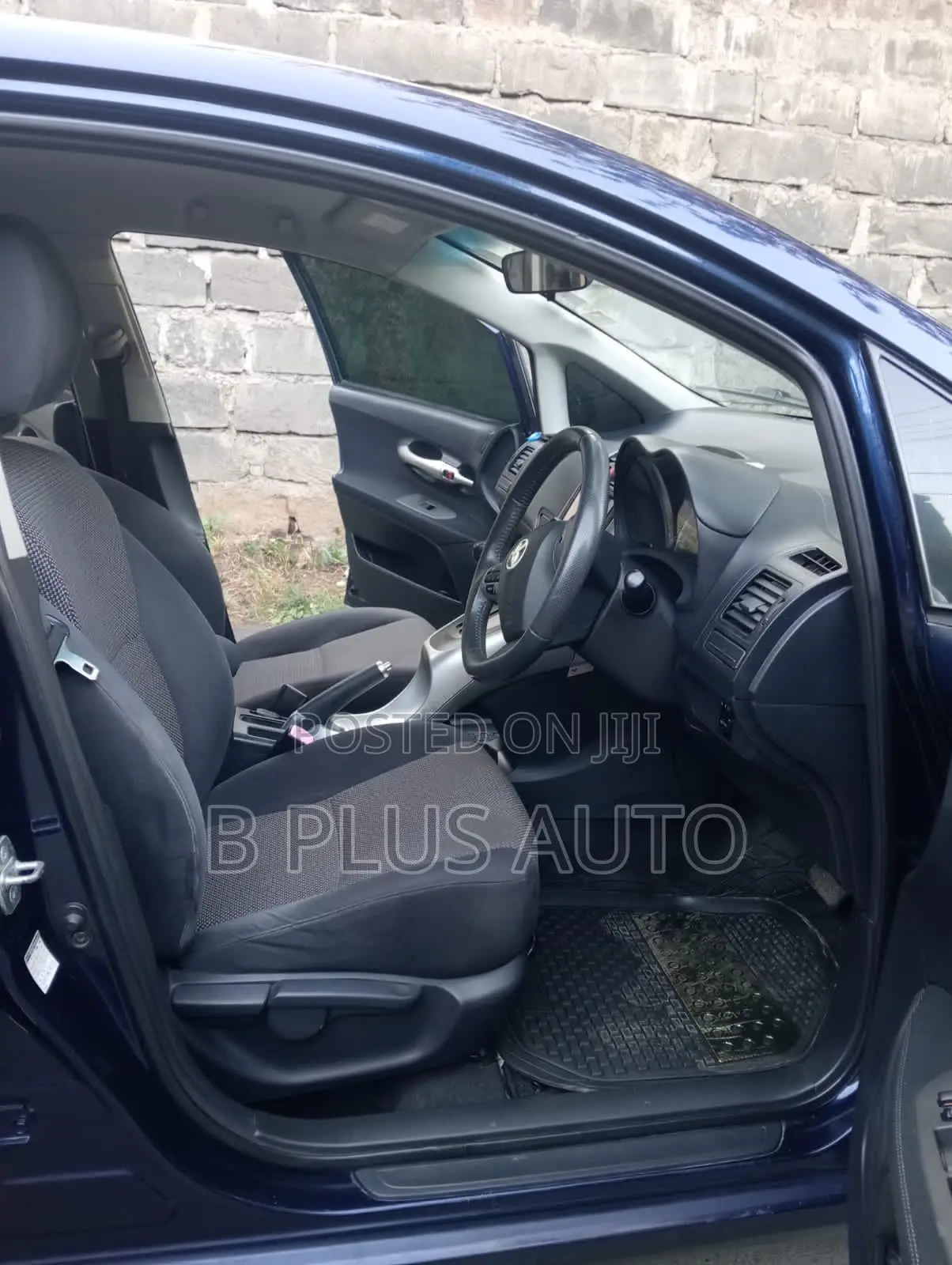 Toyota Auris 2012 Blue