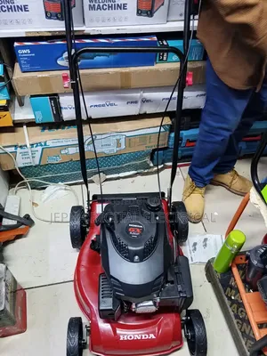 Self Propelled Honda Lawn Mower  8.0hp Machine