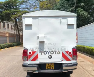 Toyota Hilux 2025 White