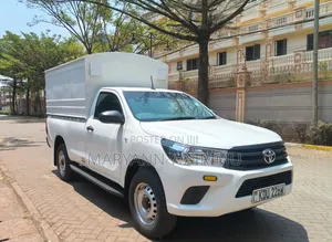 Toyota Hilux 2025 White