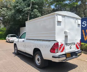 Toyota Hilux 2025 White