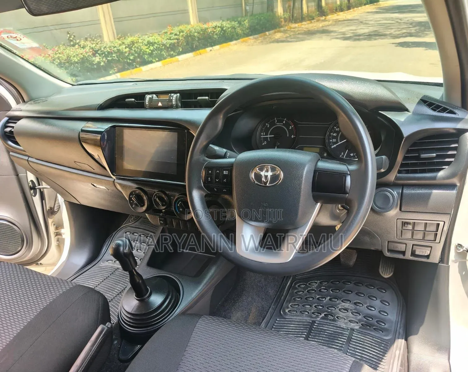 Toyota Hilux 2025 White