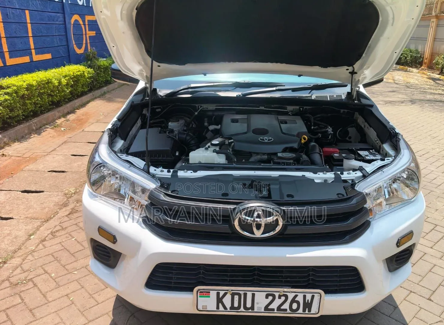 Toyota Hilux 2025 White