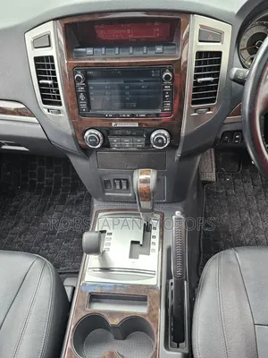 Mitsubishi Pajero V90 3.2 DI-D GL 2019 Gold