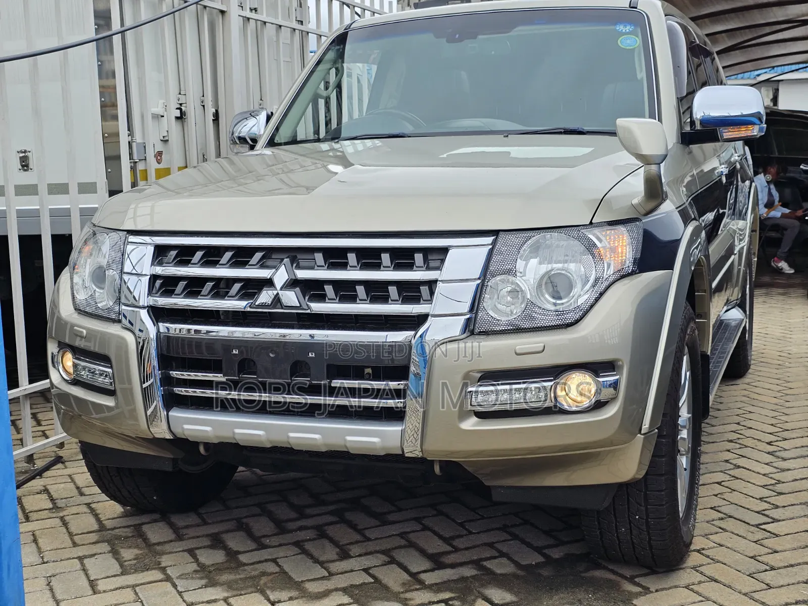 Mitsubishi Pajero V90 3.2 DI-D GL 2019 Gold