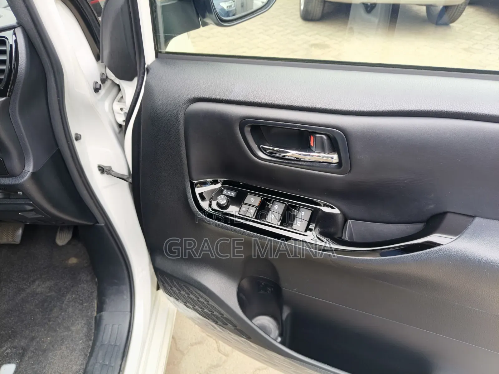 Toyota Voxy V 2WD 7-Seater 2019 White