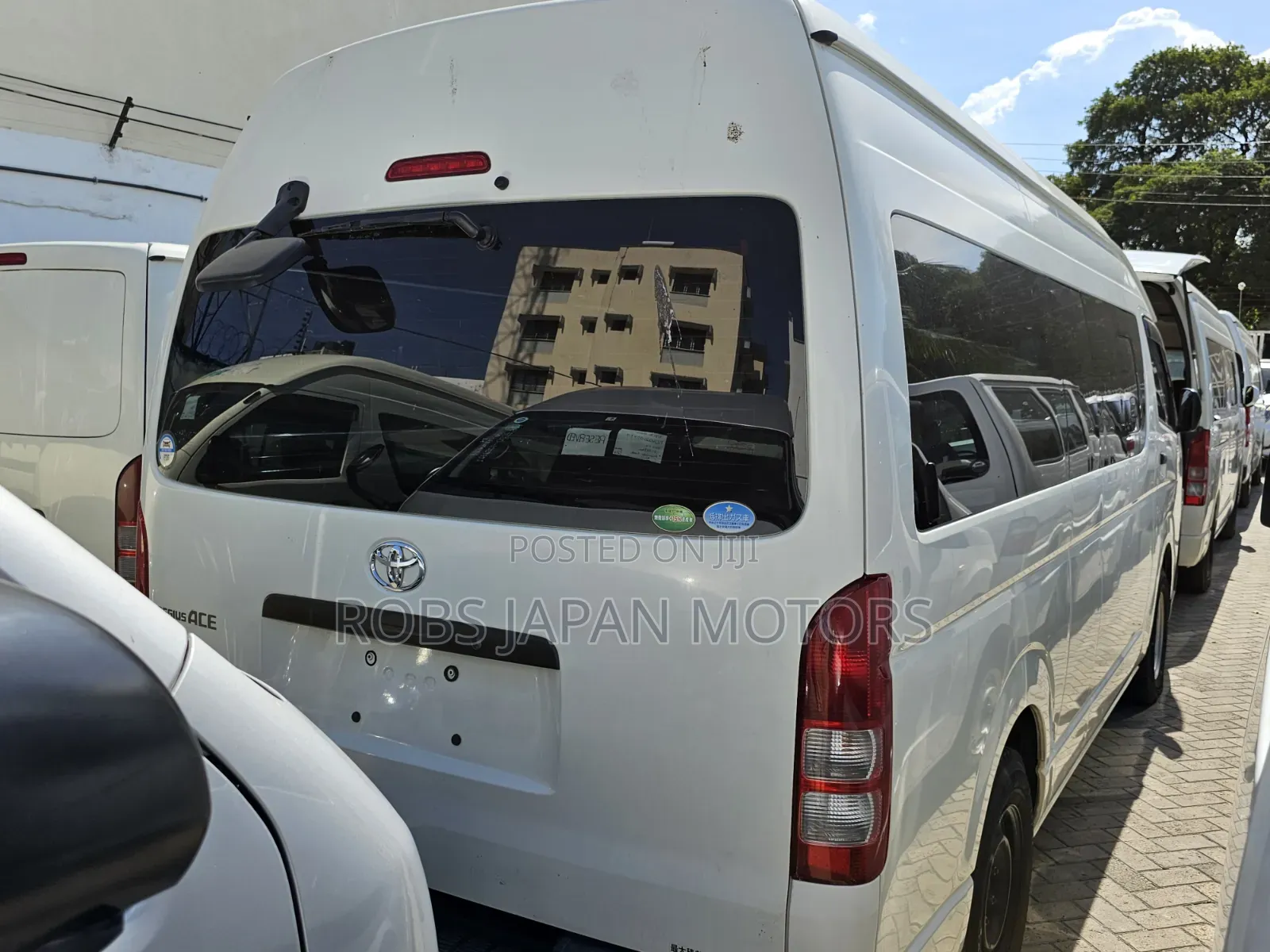 Toyota HiAce 2019 White