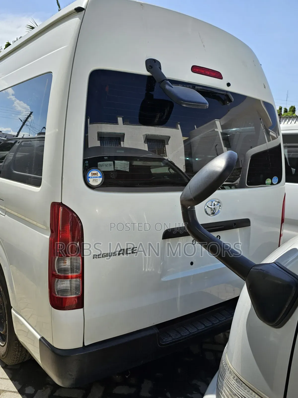 Toyota HiAce 2019 White