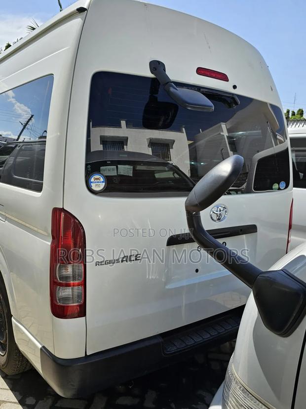 Toyota HiAce 2019 White - thumbnail 7