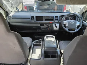 Toyota HiAce 2019 White