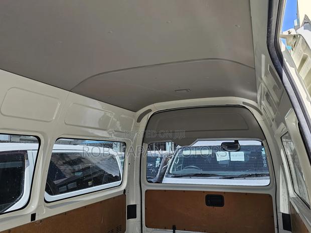 Toyota HiAce 2019 White - thumbnail 6