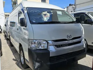 Toyota HiAce 2019 White