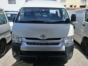 Toyota HiAce 2019 White