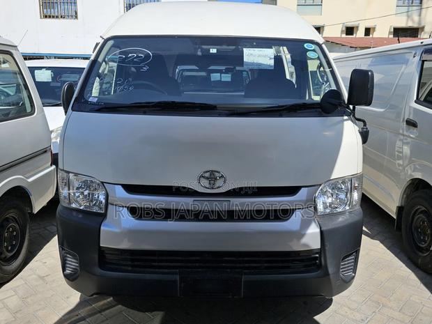 Toyota HiAce 2019 White - thumbnail 5