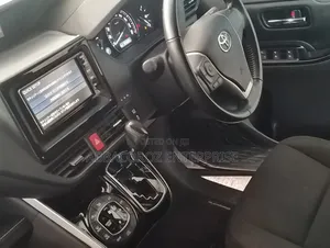 Toyota Esquire 2019 Silver