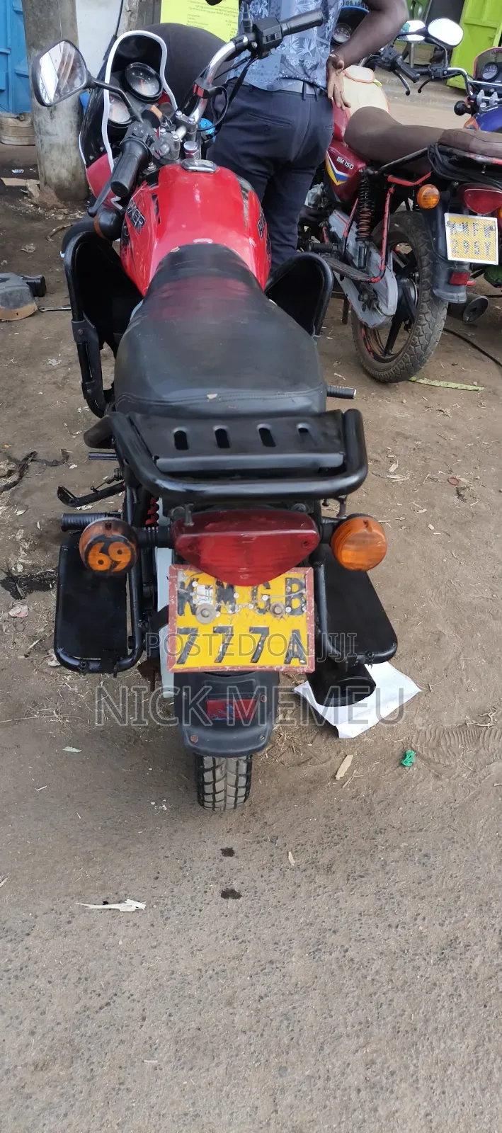 Bajaj Boxer 150 UG 2022 Red