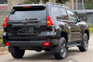 Toyota Land Cruiser Prado 2023 Black