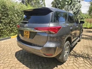 Toyota Fortuner 2016 Silver
