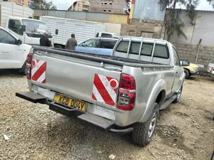 Toyota Hilux 2015 Silver