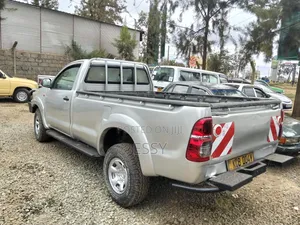 Toyota Hilux 2015 Silver