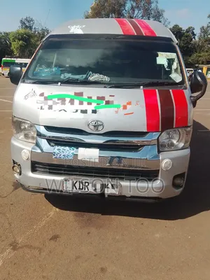 Toyota HiAce 2021 White