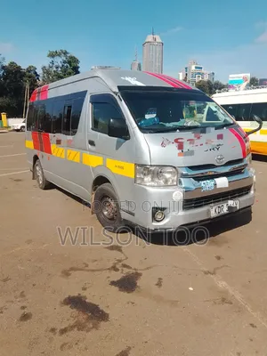 Toyota HiAce 2021 White