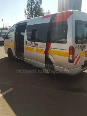 Toyota HiAce 2021 White